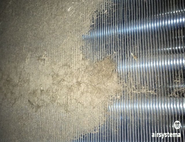 Радиатор кондиционера забитый пылью